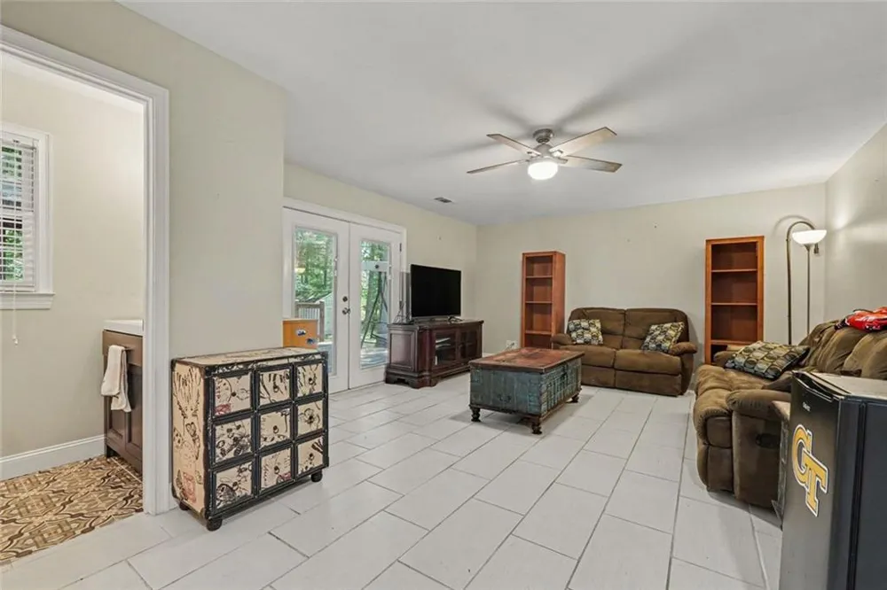 996 Miles Court Powder Springs, GA 30127