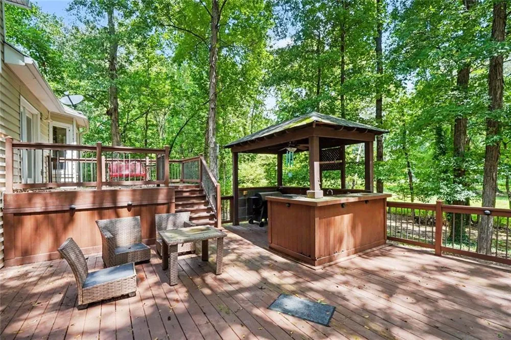 996 Miles Court Powder Springs, GA 30127