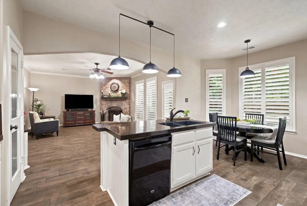 402 Fairbanks Drive Magnolia, TX 77354