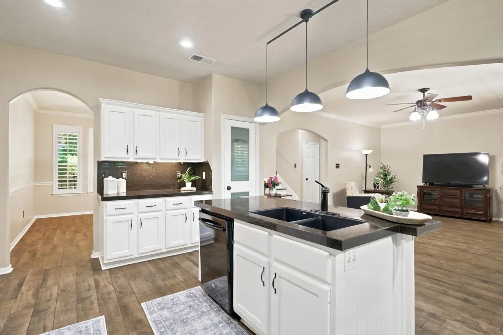 402 Fairbanks Drive Magnolia, TX 77354
