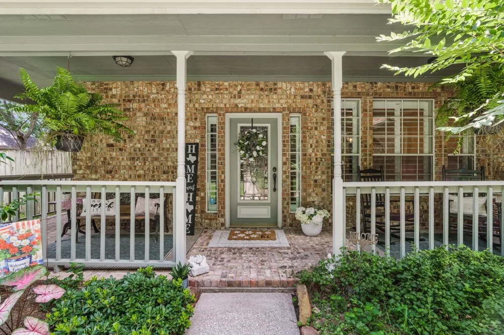 402 Fairbanks Drive Magnolia, TX 77354