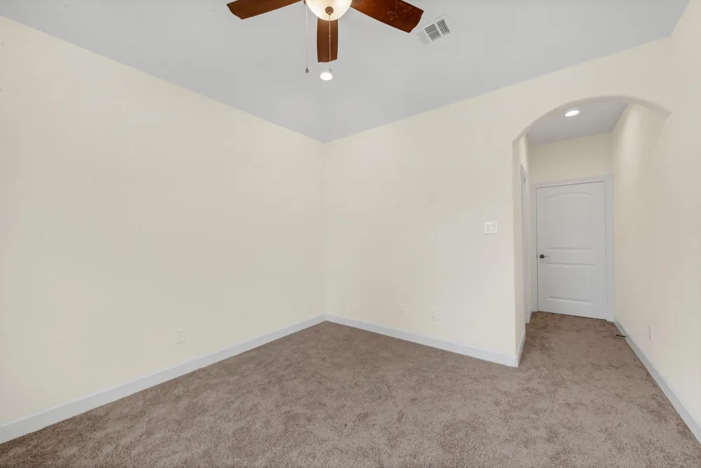 16936 W Ivanhoe Montgomery, TX 77316