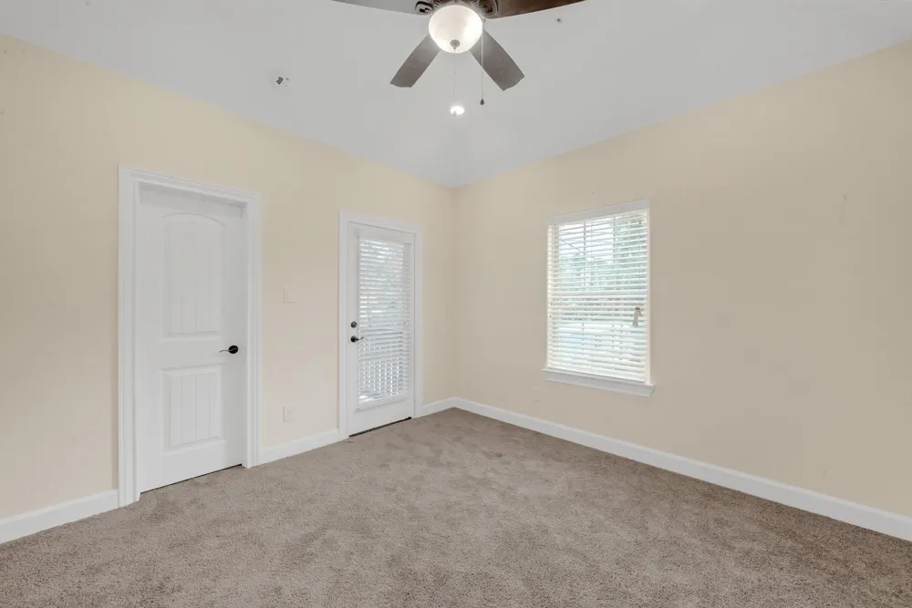 16936 W Ivanhoe Montgomery, TX 77316