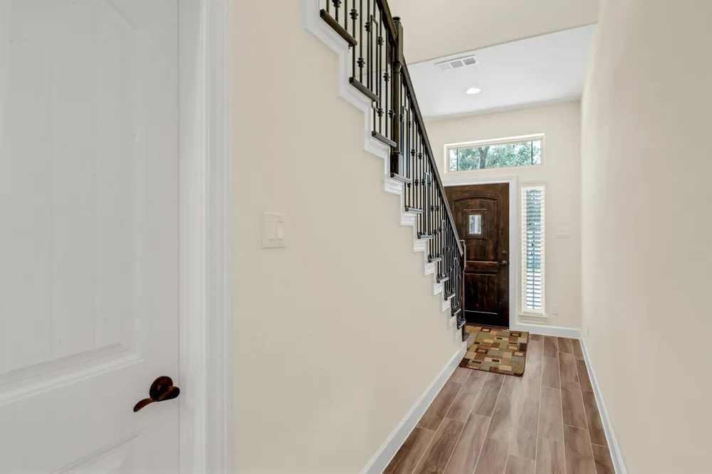 16936 W Ivanhoe Montgomery, TX 77316