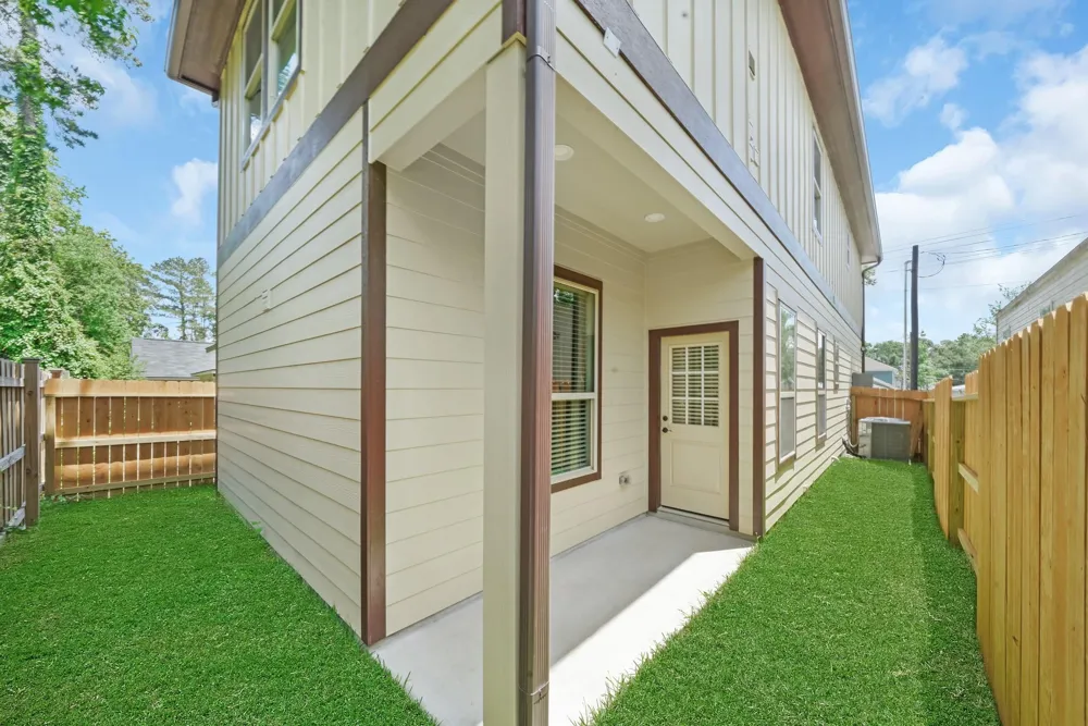 16936 W Ivanhoe Montgomery, TX 77316