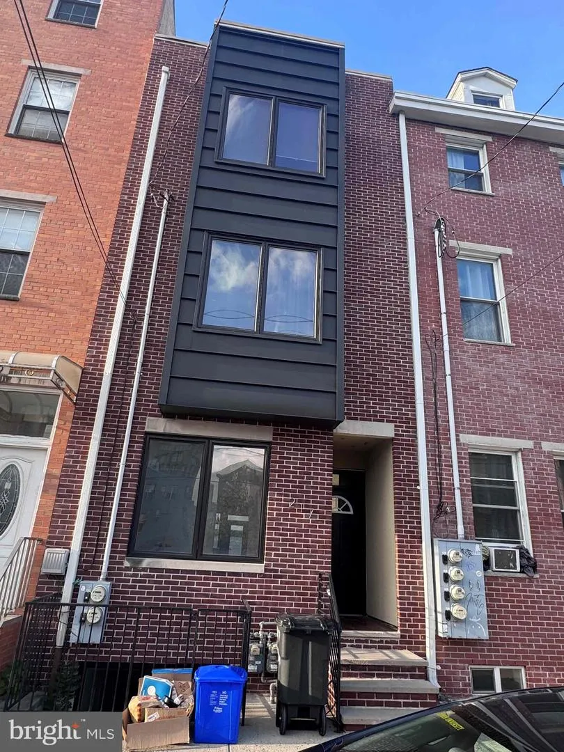 1217 GREEN STREET #B Philadelphia, PA 19123