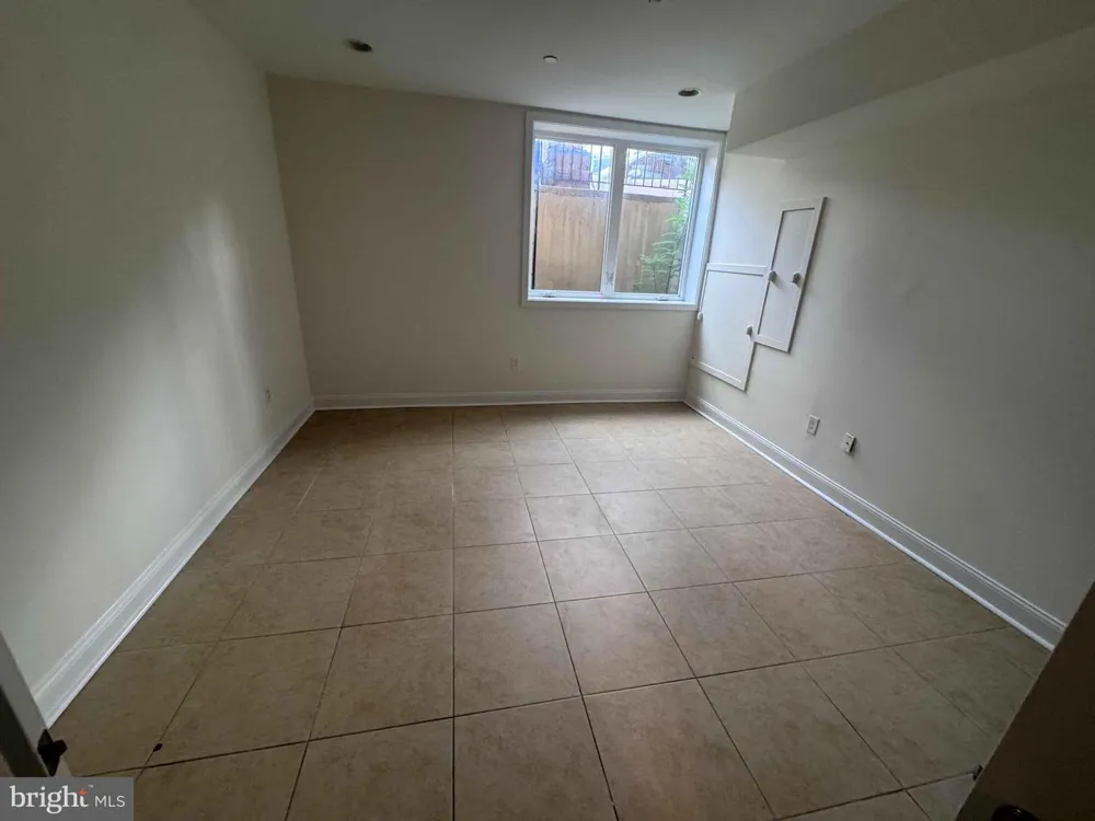 1217 GREEN STREET #B Philadelphia, PA 19123