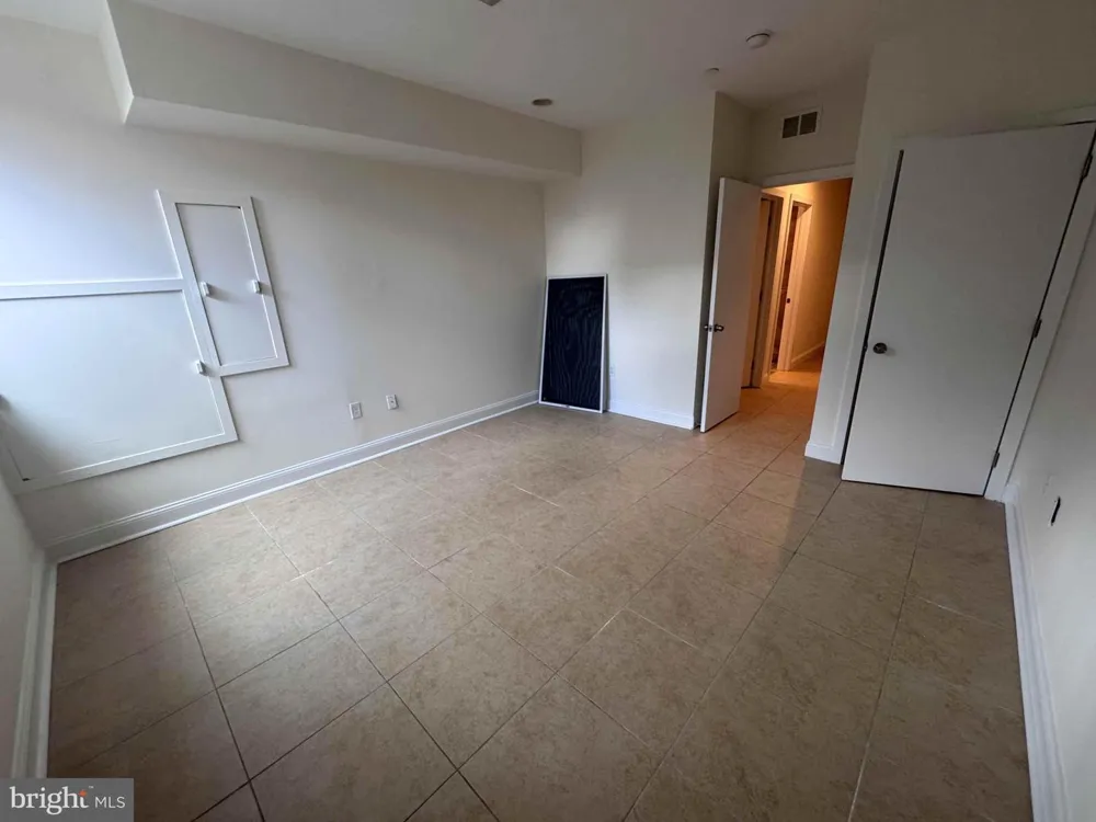 1217 GREEN STREET #B Philadelphia, PA 19123