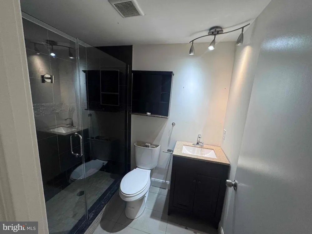 1217 GREEN STREET #B Philadelphia, PA 19123