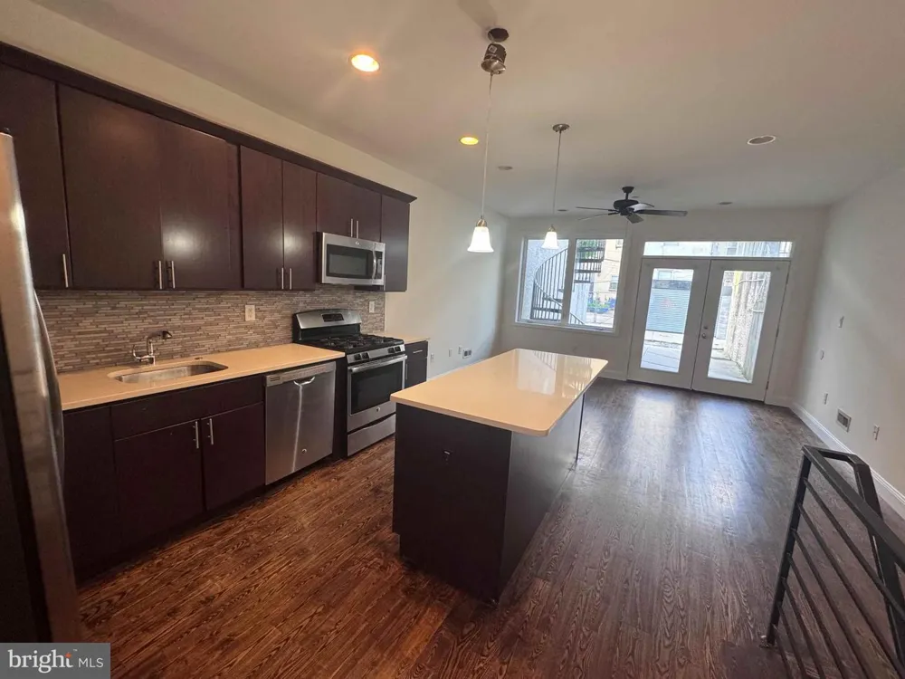 1217 GREEN STREET #B Philadelphia, PA 19123