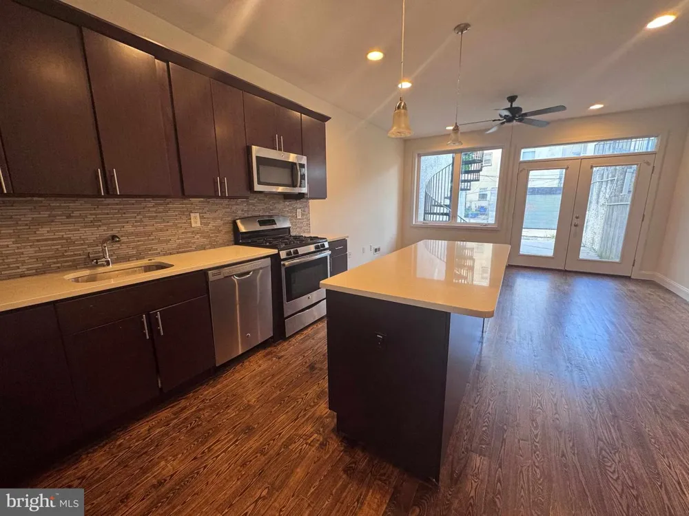 1217 GREEN STREET #B Philadelphia, PA 19123