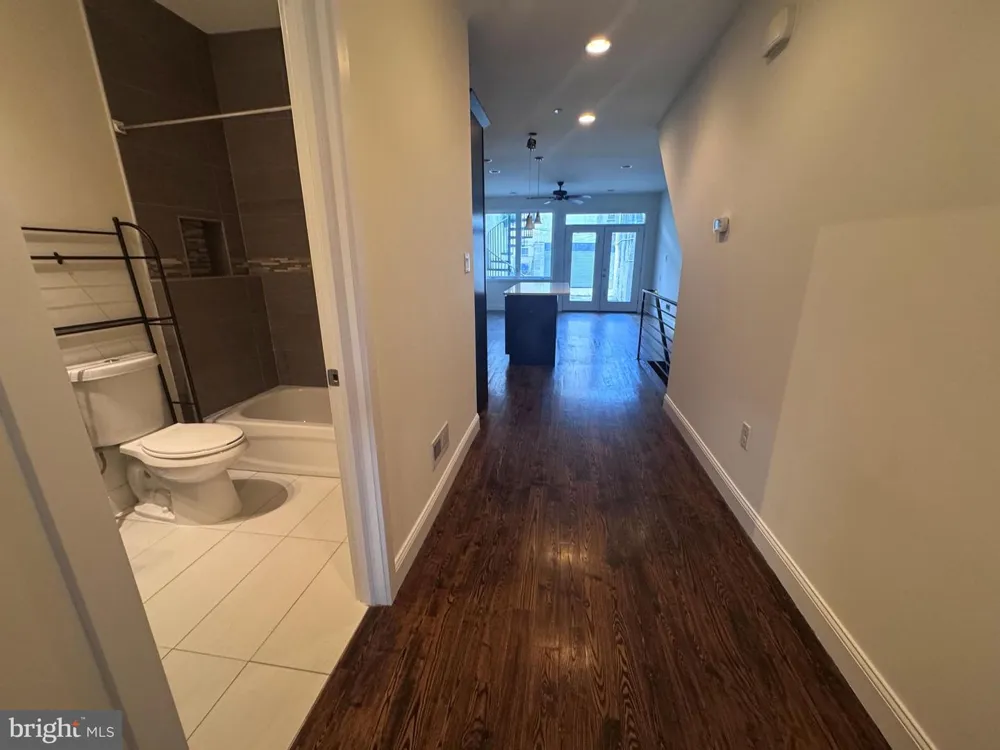 1217 GREEN STREET #B Philadelphia, PA 19123