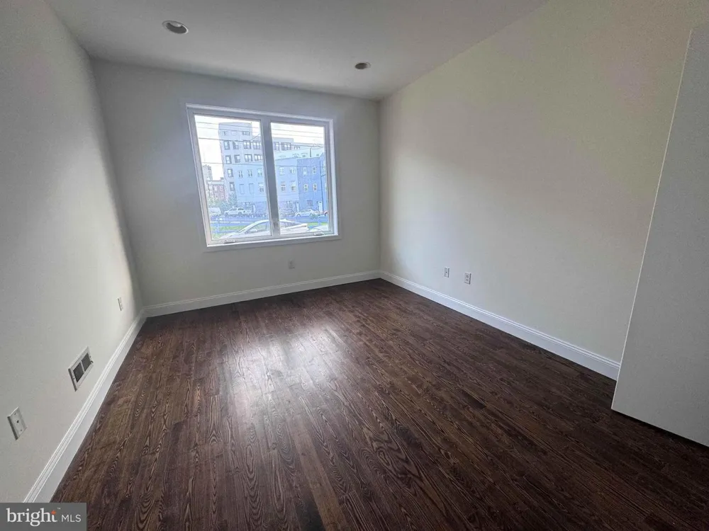 1217 GREEN STREET #B Philadelphia, PA 19123