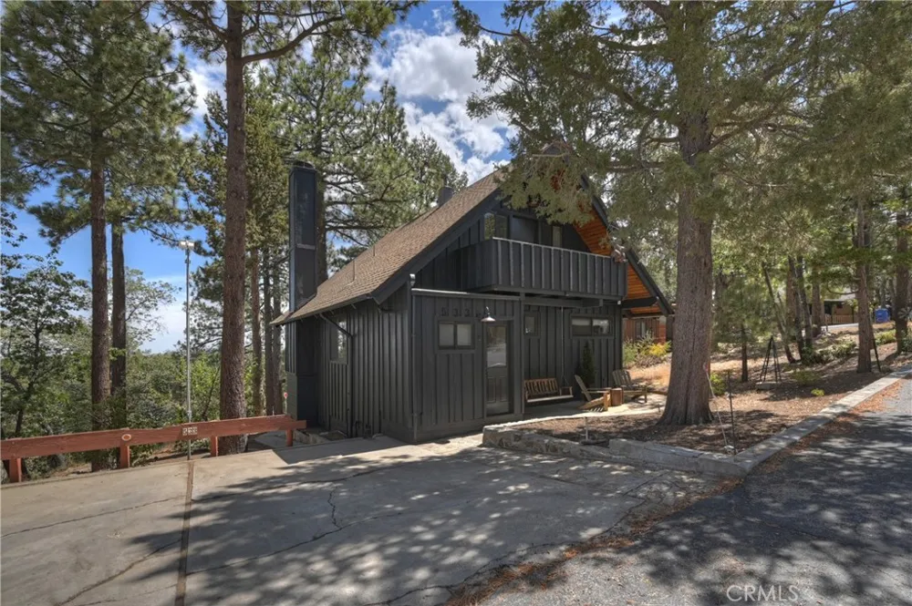 533 Villa Grove Big Bear City, CA 92314
