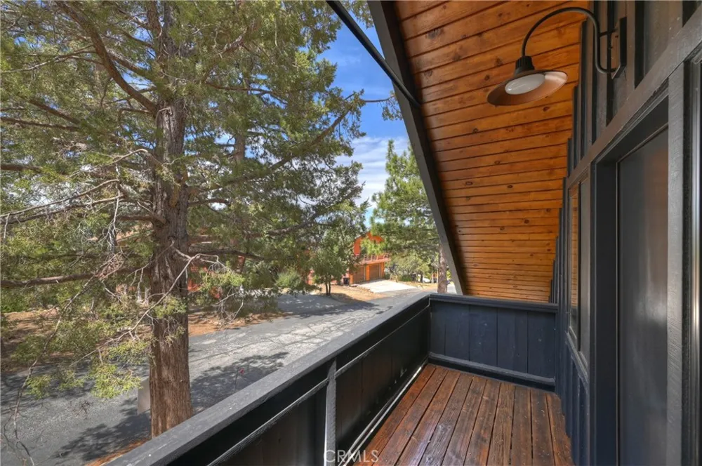 533 Villa Grove Big Bear City, CA 92314