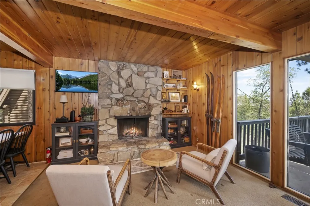 533 Villa Grove Big Bear City, CA 92314
