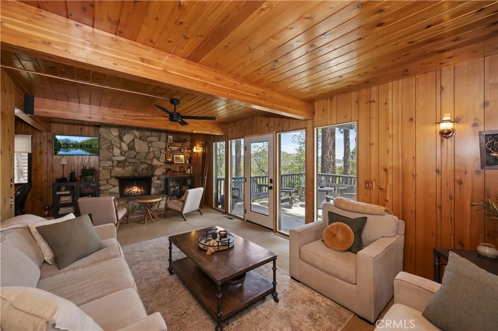533 Villa Grove Big Bear City, CA 92314