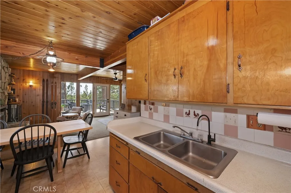 533 Villa Grove Big Bear City, CA 92314