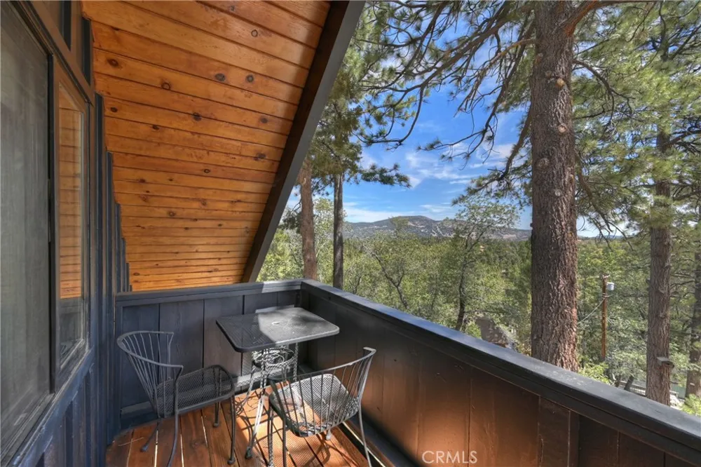 533 Villa Grove Big Bear City, CA 92314