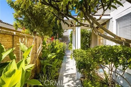 1867 E Belmont Court