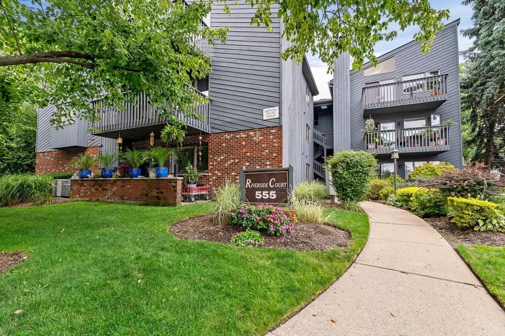 555 RIVERSIDE AVE Rutherford, NJ 07070