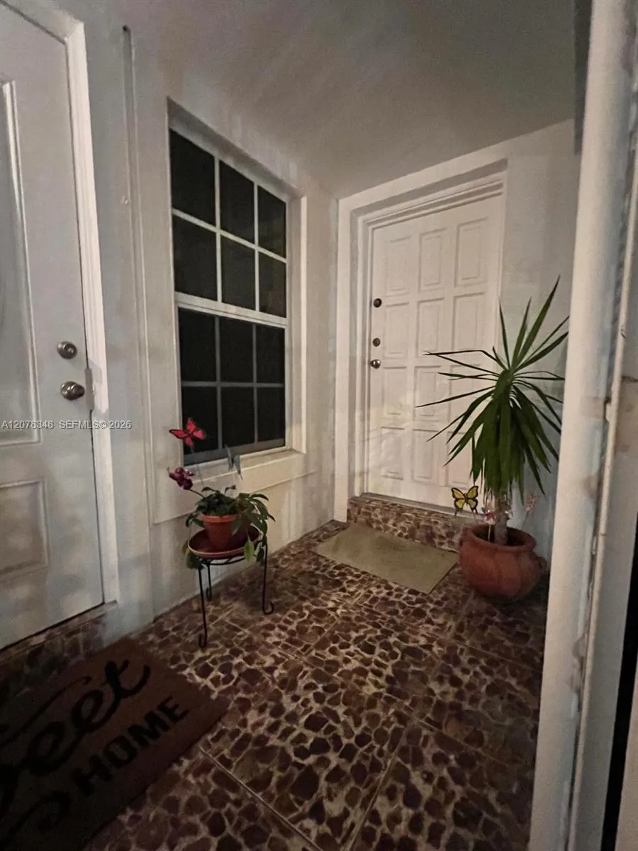 6725 Miami Ave Miami, FL 33150