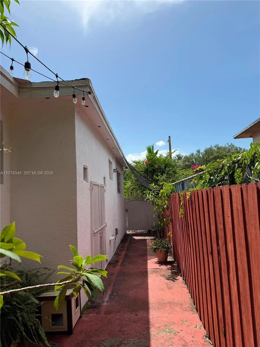 6725 Miami Ave Miami, FL 33150
