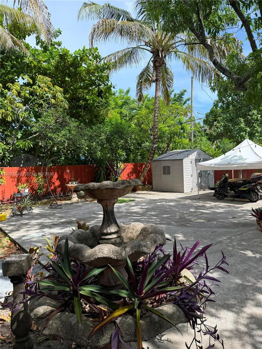 6725 Miami Ave Miami, FL 33150