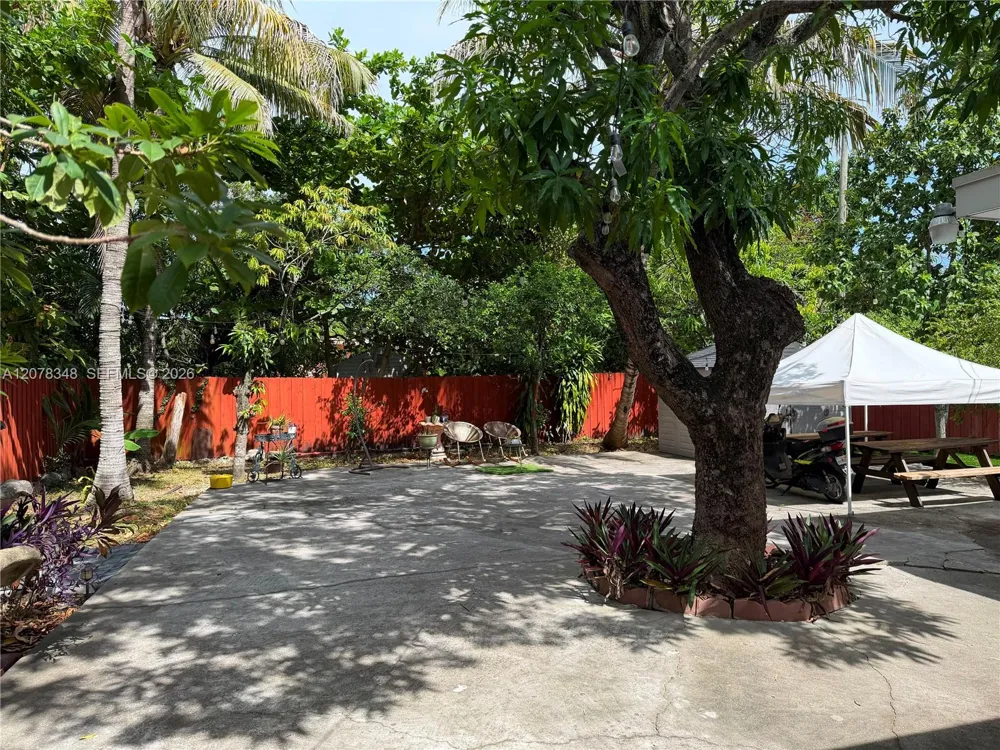 6725 Miami Ave Miami, FL 33150