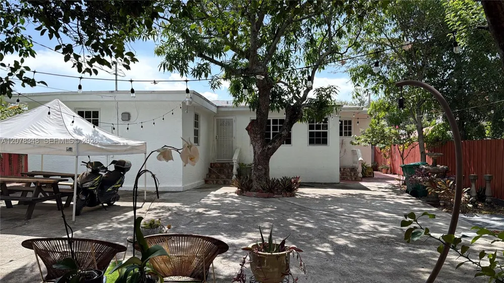6725 Miami Ave Miami, FL 33150