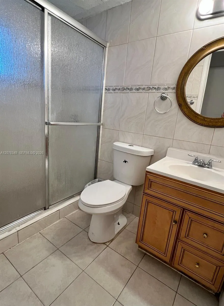 6725 Miami Ave Miami, FL 33150