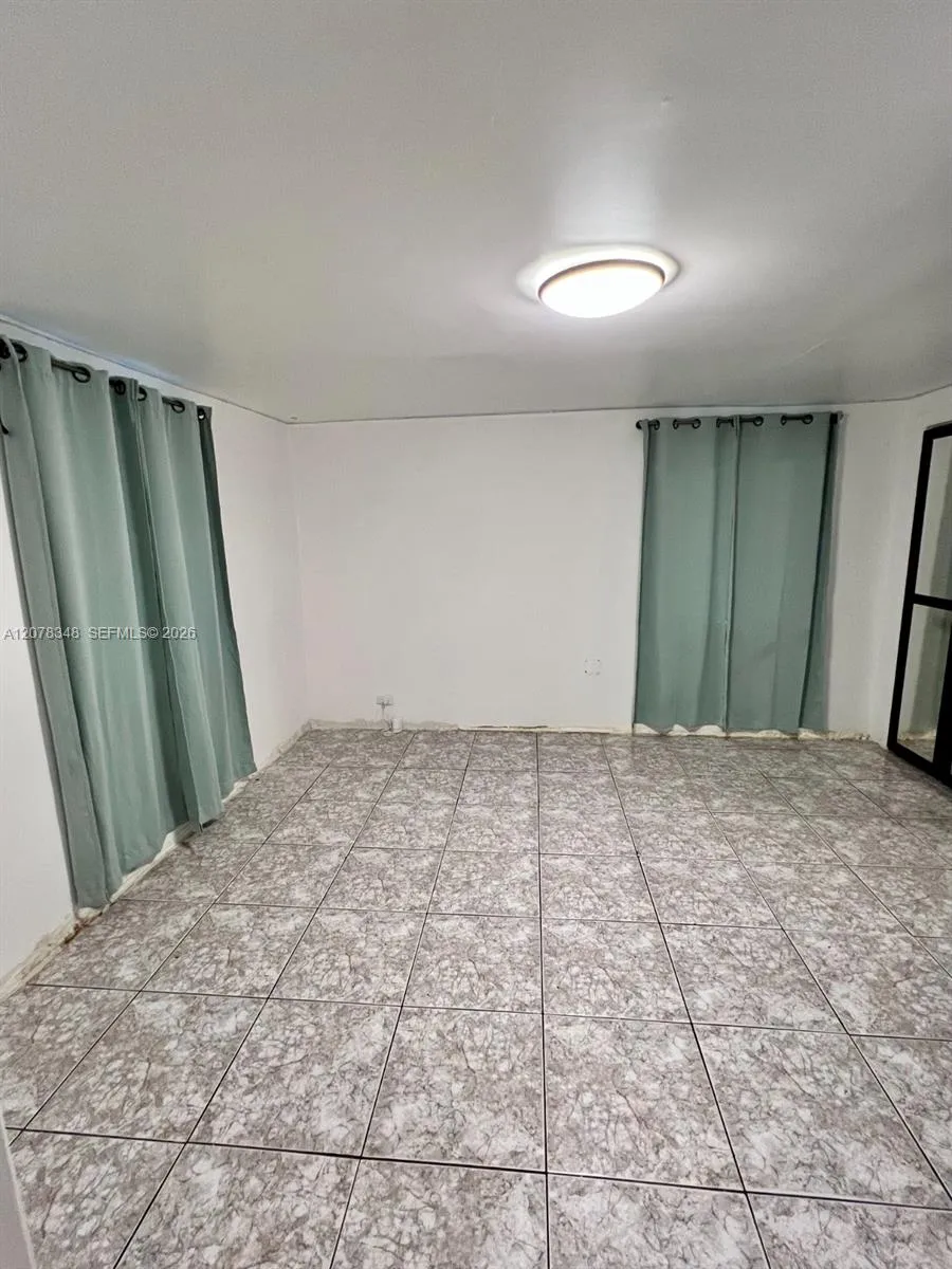 6725 Miami Ave Miami, FL 33150