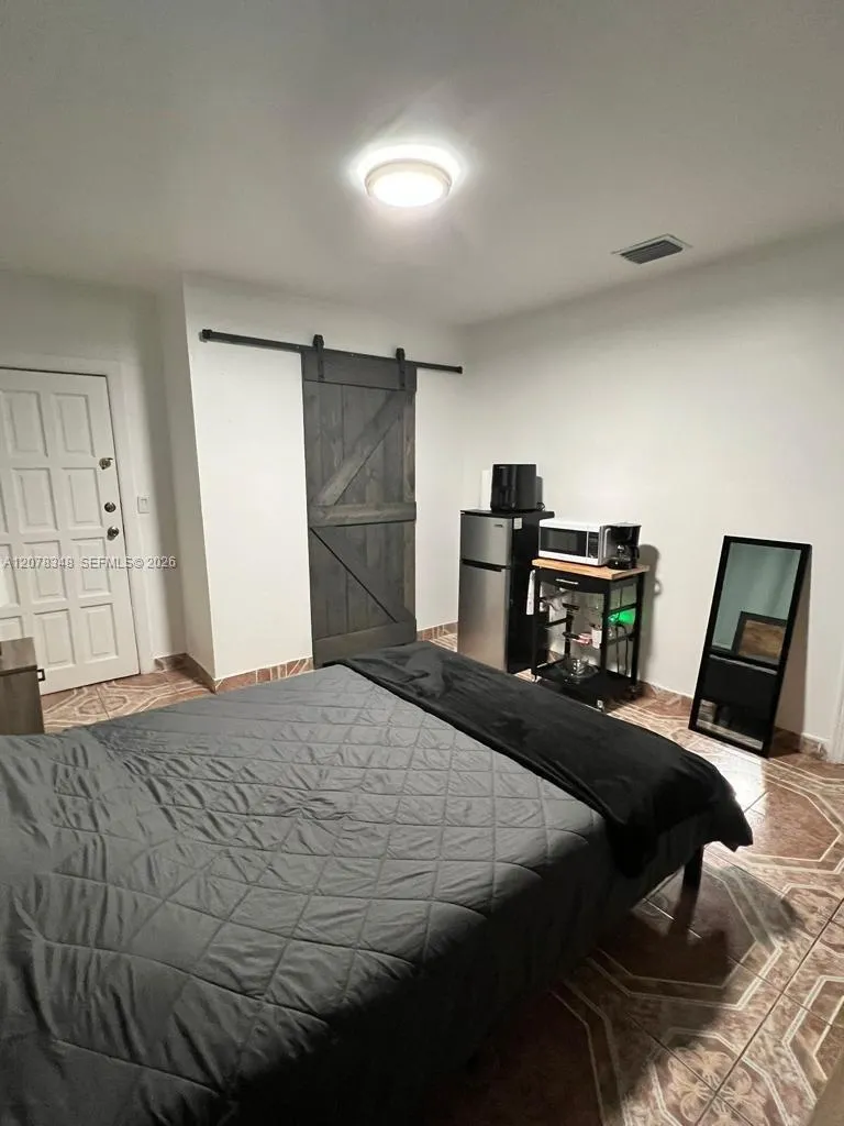 6725 Miami Ave Miami, FL 33150
