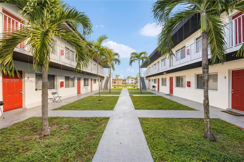 1989 Glades Dr #6 North Miami Beach, FL 33162