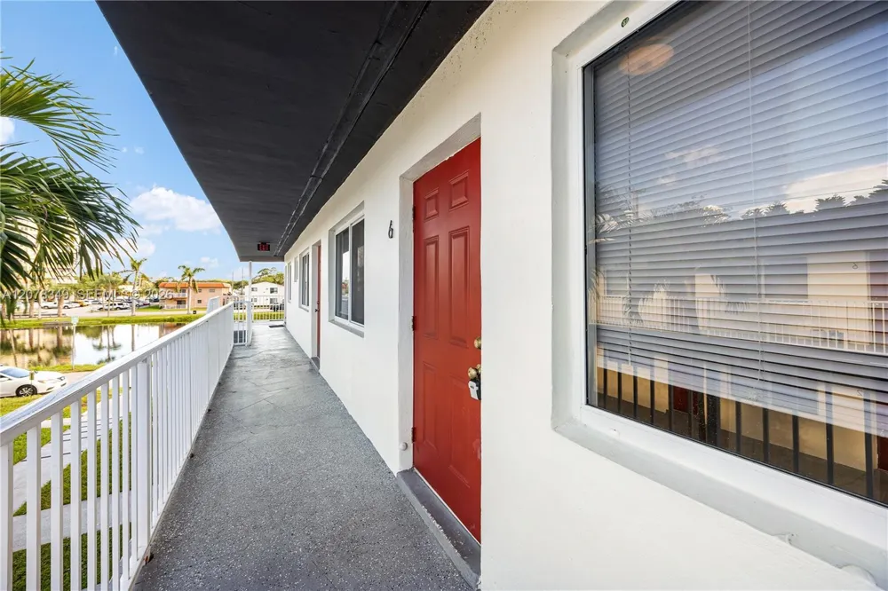 1989 Glades Dr #6 North Miami Beach, FL 33162
