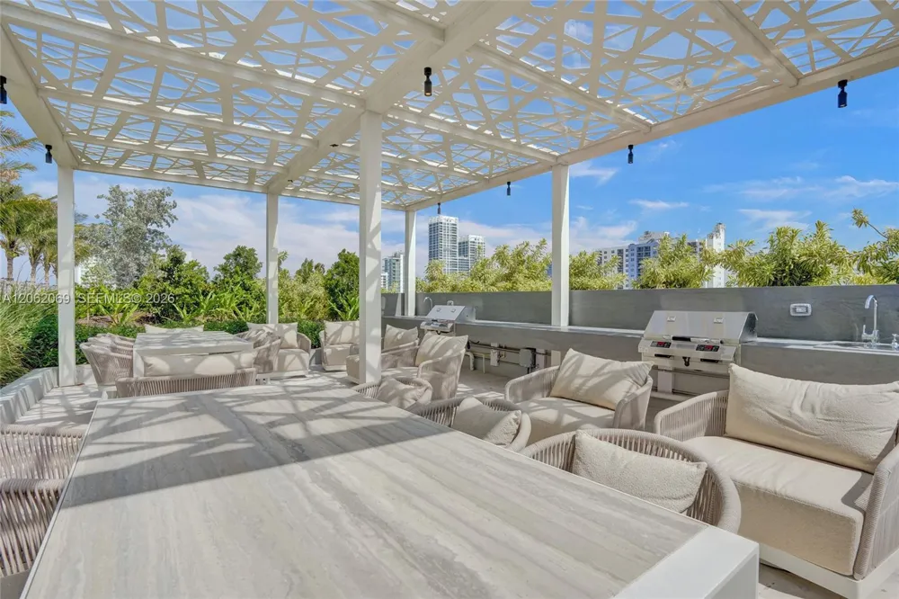 580 72nd St #1809 Miami Beach, FL 33141