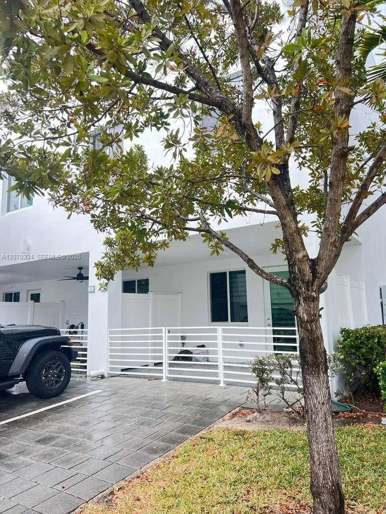 10229 NW 64th Ter #101 Doral, FL 33178