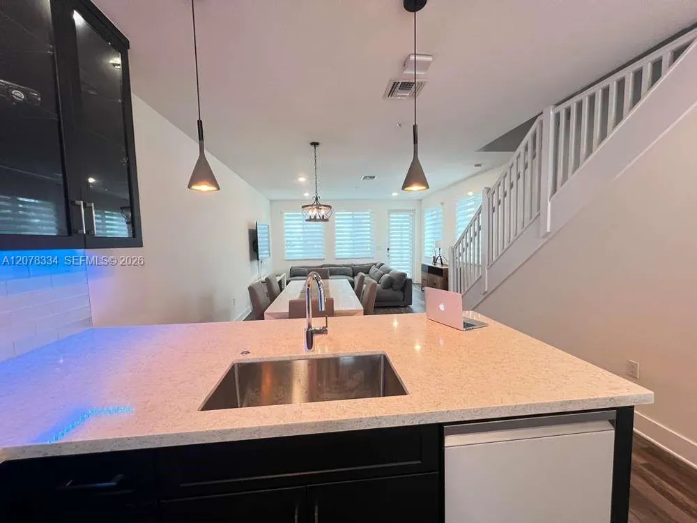 10229 NW 64th Ter #101 Doral, FL 33178