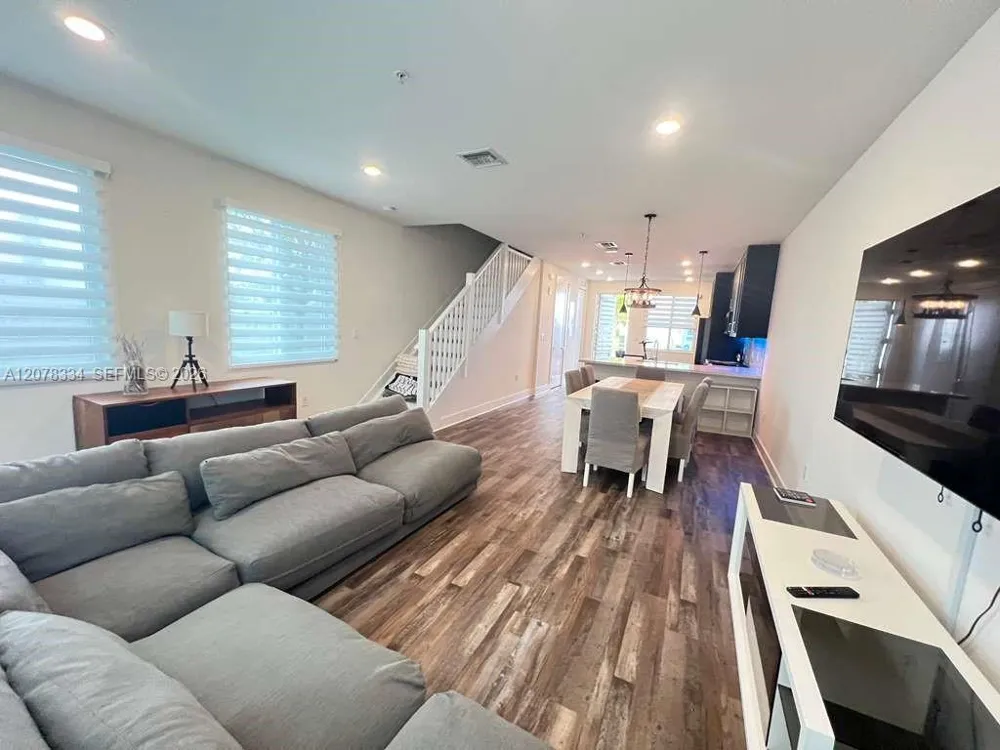 10229 NW 64th Ter #101 Doral, FL 33178