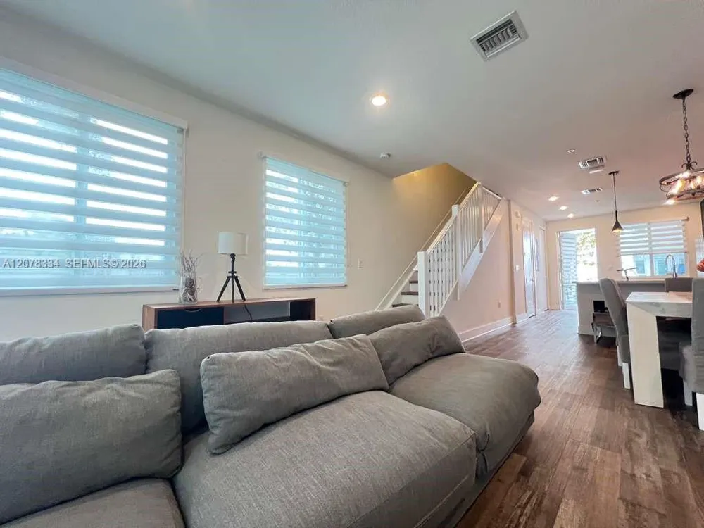 10229 NW 64th Ter #101 Doral, FL 33178