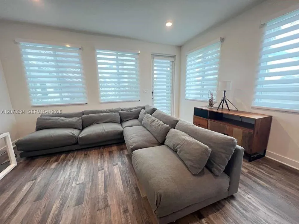 10229 NW 64th Ter #101 Doral, FL 33178