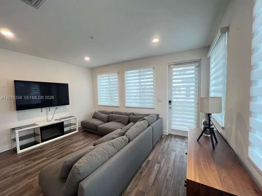 10229 NW 64th Ter #101 Doral, FL 33178
