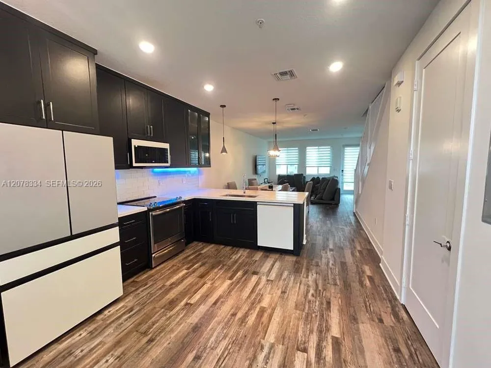 10229 NW 64th Ter #101 Doral, FL 33178