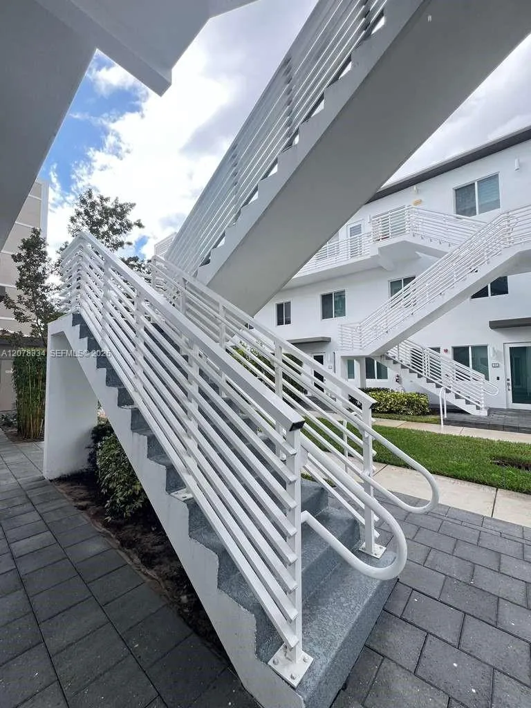10229 NW 64th Ter #101 Doral, FL 33178