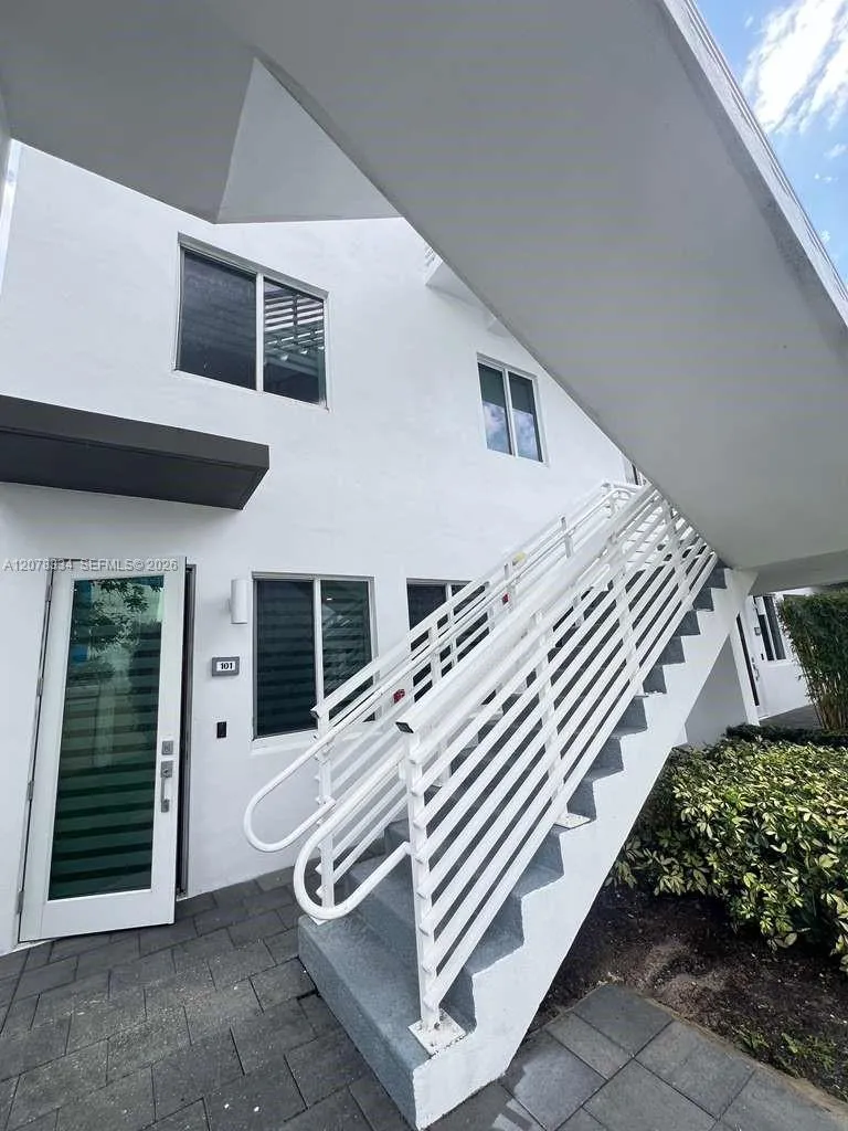 10229 NW 64th Ter #101 Doral, FL 33178