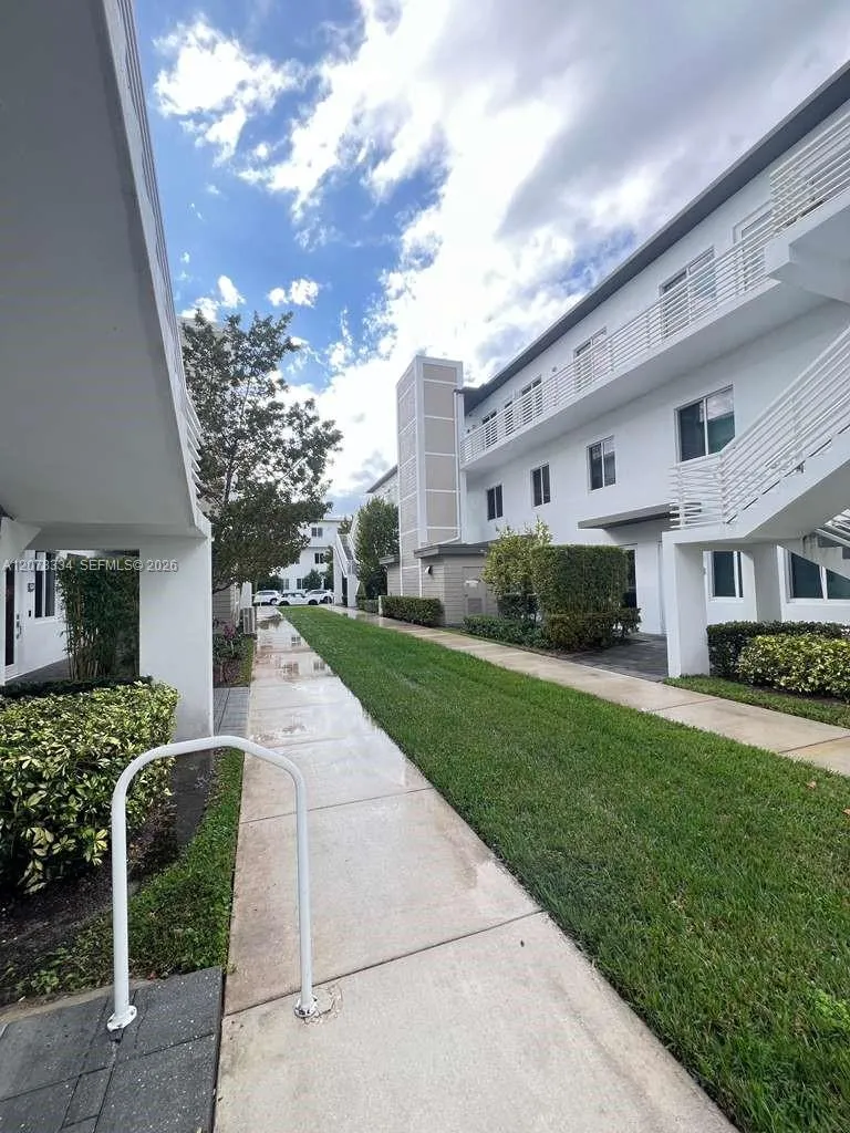 10229 NW 64th Ter #101 Doral, FL 33178