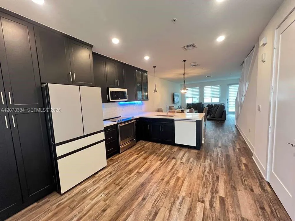 10229 NW 64th Ter #101 Doral, FL 33178