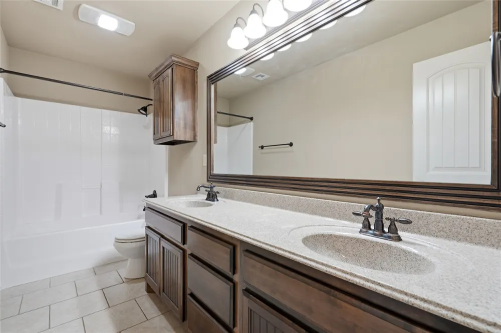 8210 S 14th Place Broken Arrow, OK 74011