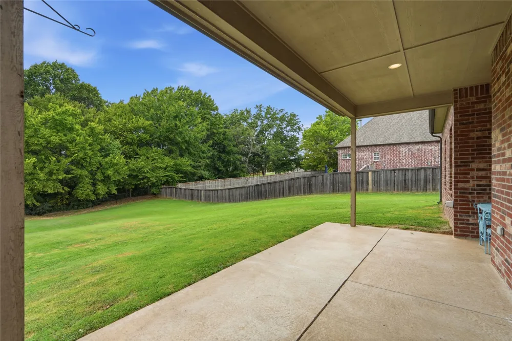 8210 S 14th Place Broken Arrow, OK 74011