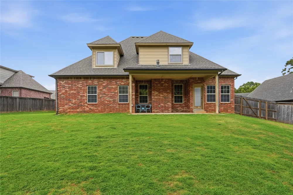 8210 S 14th Place Broken Arrow, OK 74011